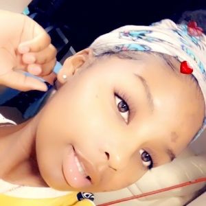 Meet your Posher, Raynon